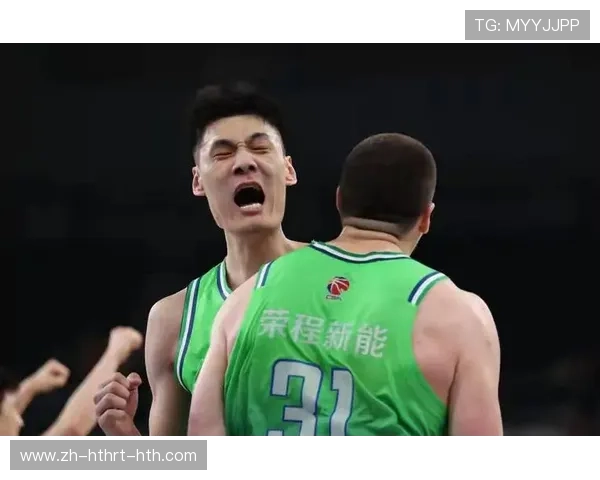 焦点对决CBA常规赛天津迎战青岛 首节米奇封盖哈姆雷特引爆全场